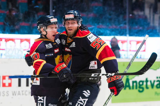 Djurgårdens Marcus Davidsson (v) jublar med Djurgårdens