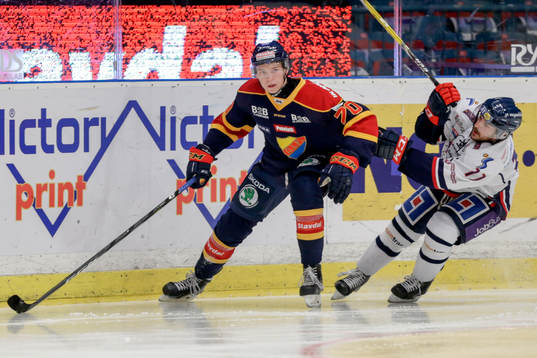 Djurgårdens Marcus Davidsson och Linköpings Garret Roe
