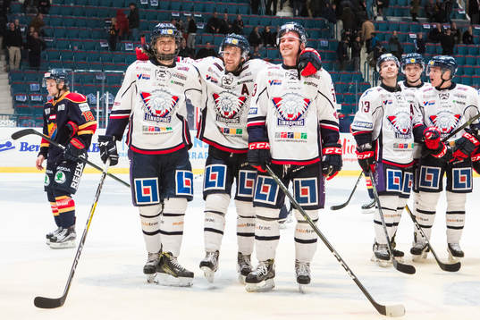 Linköpings Adam Ginning (v) och Eddie Larsson jublar