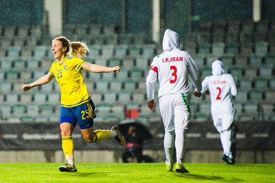 Sveriges Mimmi Larsson jublar