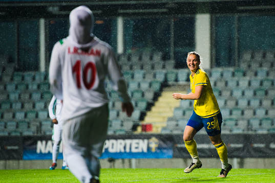 Sveriges Mimmi Larsson jublar