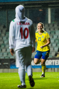 Sveriges Mimmi Larsson jublar