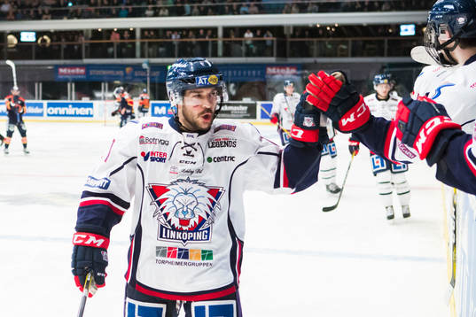 Linköpings Garret Roe jublar