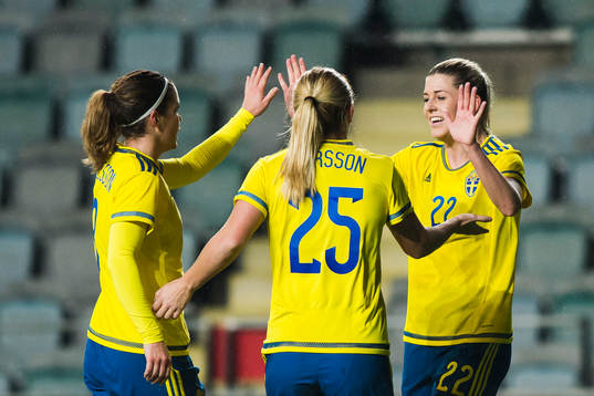 Sveriges Hanna Folkesson och Mimmi Larsson jublar med