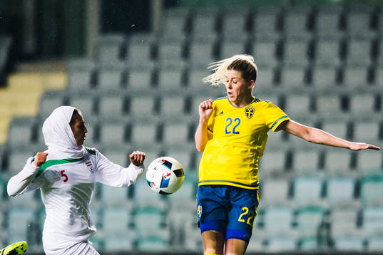 Irans Narges Kohestani och Sveriges Olivia Schough