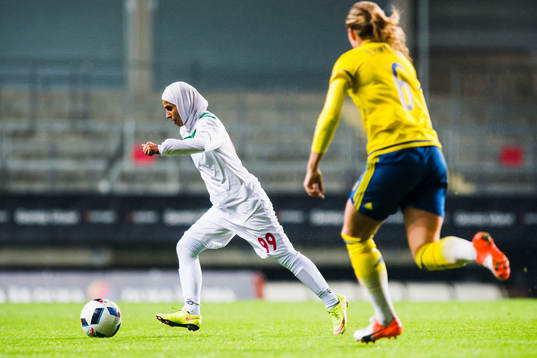 Irans Sara Ghomi jagas av Sveriges Magdalena Eriksson