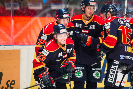 Djurgårdens Linus Hultström jublar med Henrik Eriksson ,