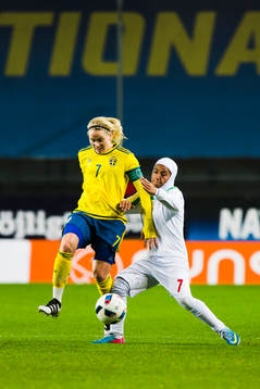 Sveriges Lisa Dahlkvist och Irans Sara Zohrabi i kamp om