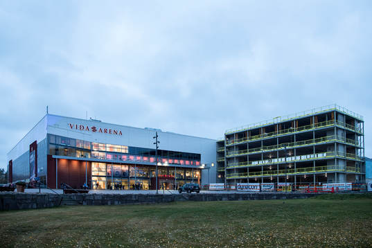 Vida arena och ICON-bygget före ishockeymatchen i SHL