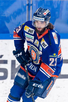 Växjös Ville Leino värmer upp före ishockeymatchen i