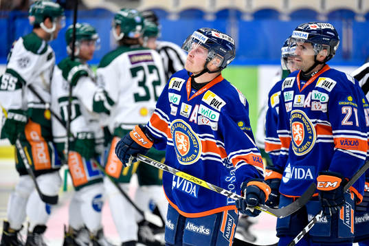 Växjös Tuomas Kiiskinen och Cory Murphy deppar