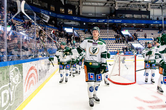 Färjestads Johan Ryno jublar