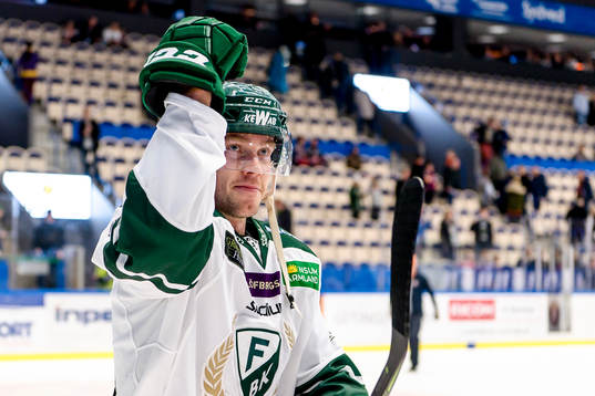 Färjestads Linus Persson jublar