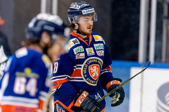 Växjös Dennis Everberg blundar