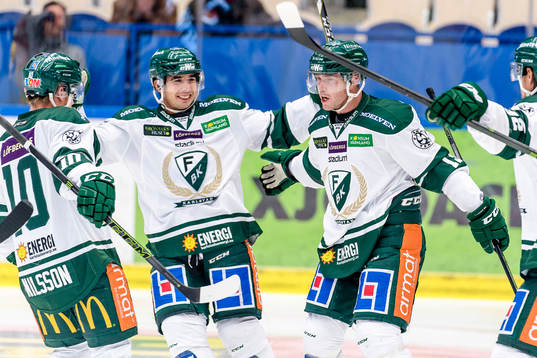 Färjestads Tim Stapleton och Linus Persson jublar