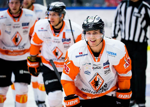 Karlskronas Joel Kellman gör 0-2 och jublar