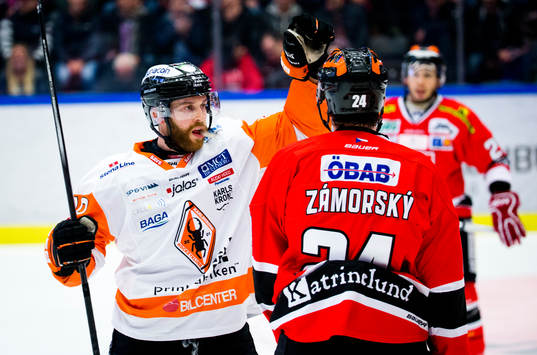 Karlskronas Mattias Guter gör 0-3 och jublar