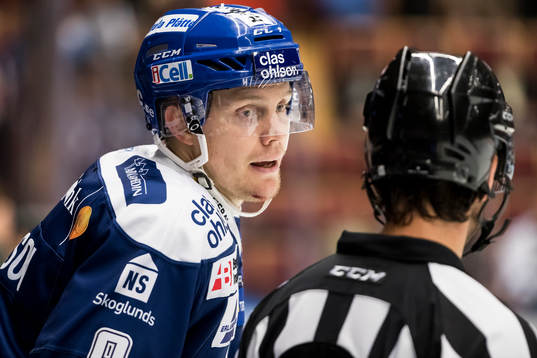 Leksands Lukas Ericsson i ishockeymatchen i SHL mellan