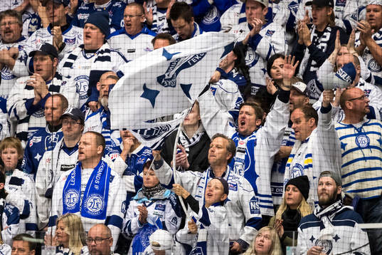 Leksands supporters i ishockeymatchen i SHL mellan Leksand