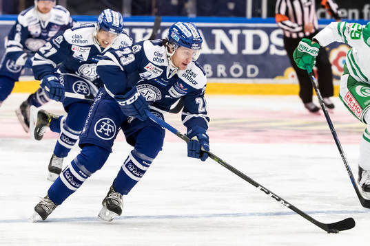 Leksands Sondre Olden i ishockeymatchen i SHL mellan