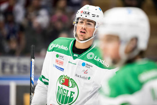 Rögles Alen Bibic i ishockeymatchen i SHL mellan Leksand