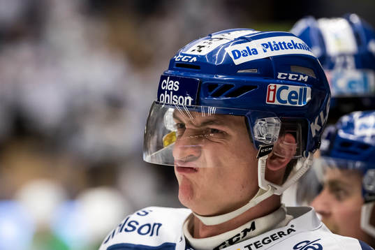 Leksands Martin Karlsson i ishockeymatchen i SHL mellan