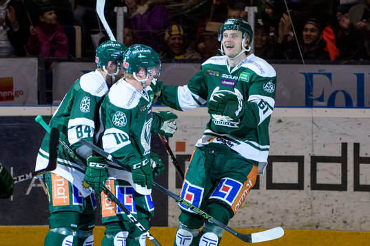 Färjestads Marcus Nilsson gör 2-0 och Johan Ryno jublar