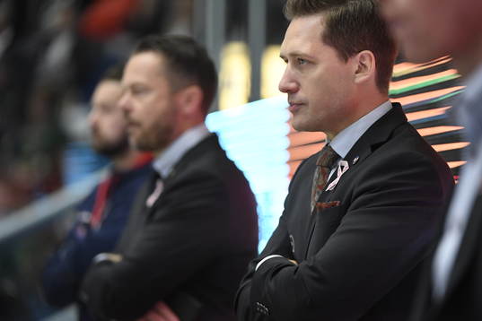 Växjös tränare Sam Hallam deppar