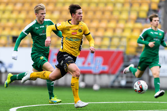 Elfsborgs Simon Olsson på väg att göra 1-0