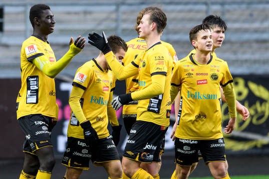 Elfsborgs Marokhy Ndione har gjort 2-1 och jublar med Simon