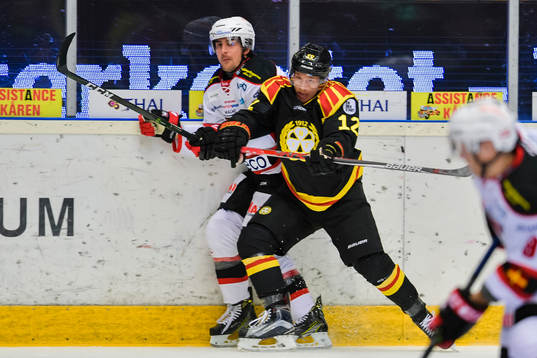 Malmö Redhawks Nils Andersson och  Brynäs Gustaf Thorell