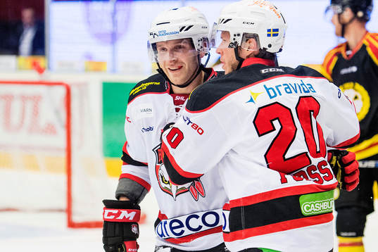 Malmö Redhawks Frederik Storm och Erik Forssell jublar
