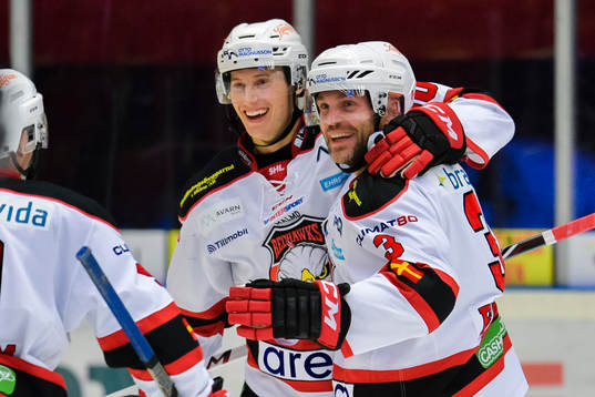 Malmö Redhawks André Benoit och Robin Alvarez jublar