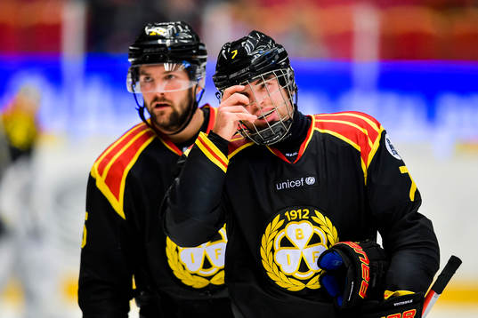 Brynäs Simon Bertilsson och Ponthus Westerholm  deppar