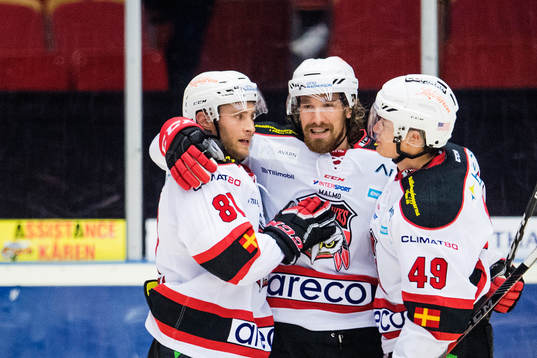 Malmö Redhawks Andreas Thuresson (m) gör 3-3 och jublar