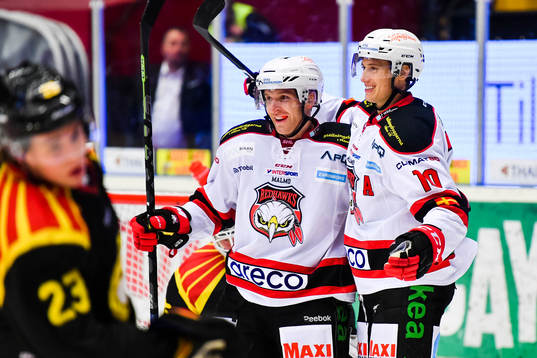 Malmö Redhawks Frederik Storm och Robin Alvarez jublar