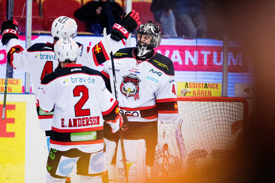 Malmö Redhawks målvakt Cristopher Nihlstorp jublar vid