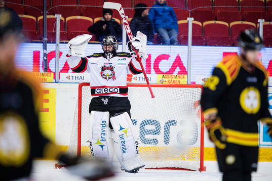 Malmö Redhawks målvakt Cristopher Nihlstorp jublar vid