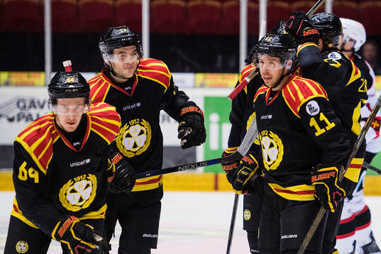Brynäs spelare jublar