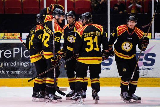 Brynäs spelare jublar