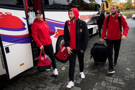 Östersunds spelare med Andrew Stadler (m)