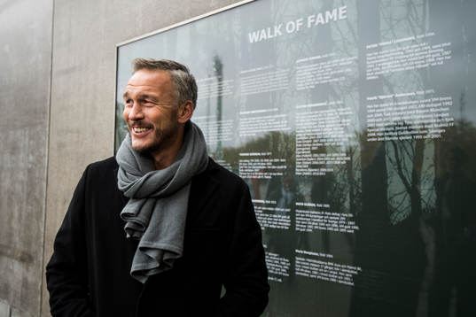Patrik Andersson vid Walk Of Fame som blivit placerad på