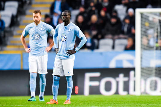 Malmö FFs Enock Kofi Adu och Kari Arnason deppar