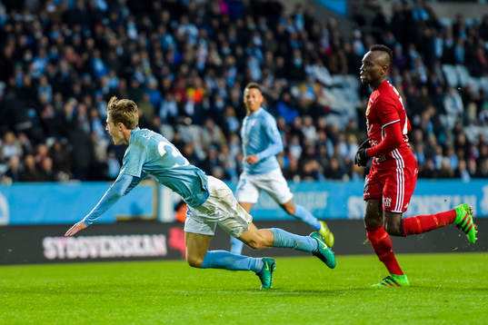 Malmö FFs Mattias Svanberg och Östersunds Samuel Mensiro