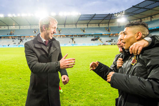 Östersunds tränare Graham Potter jublar