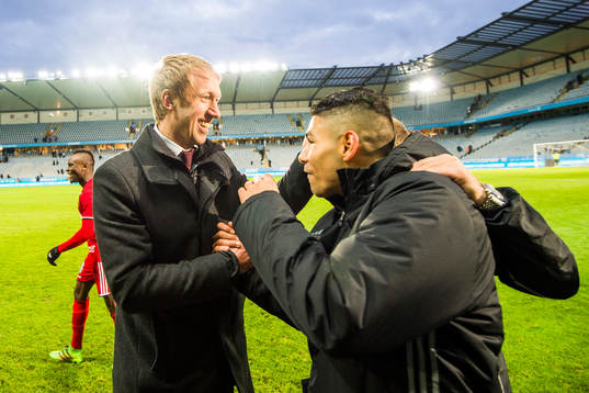 Östersunds tränare Graham Potter jublar
