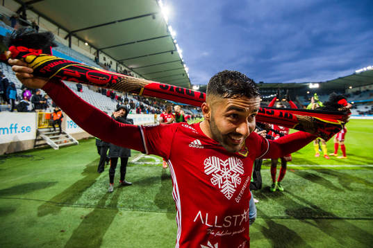 Östersunds Saman Ghoddos jublar