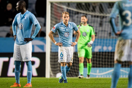 Malmö FFs Enock Kofi Adu och Oscar Lewicki deppar