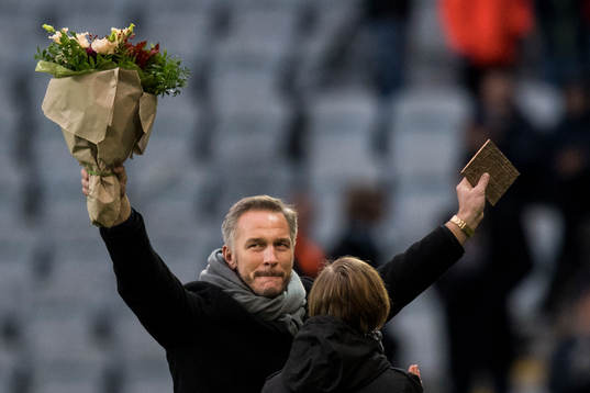 Patrik Andersson hyllas i halvtid