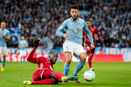Östersunds Ronald Mukiibi och Malmö FFs Erdal Rakip